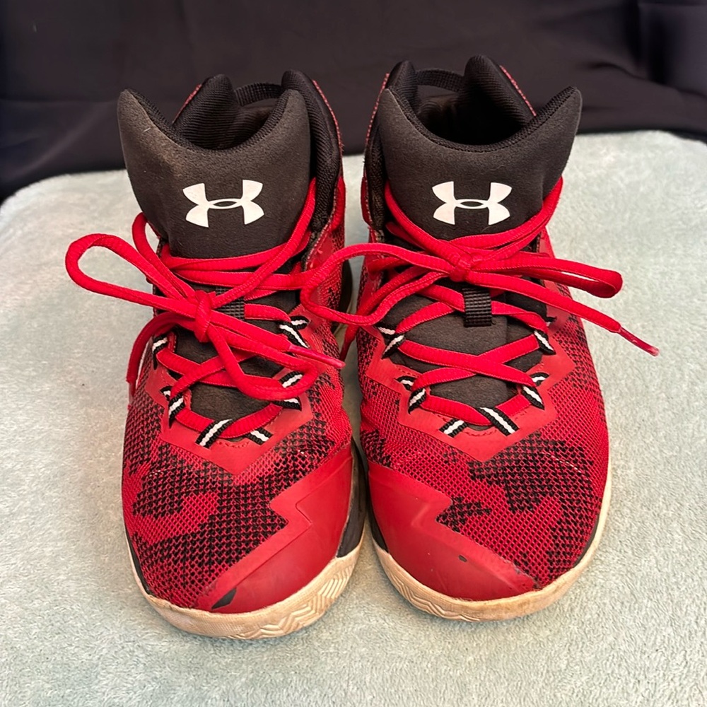 Under Armour Sneaker size 2.5Y